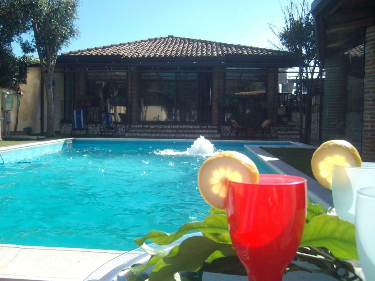 Villa Singola -Sole-Luna-Casavilladusoleil 아치레알레 외부 사진